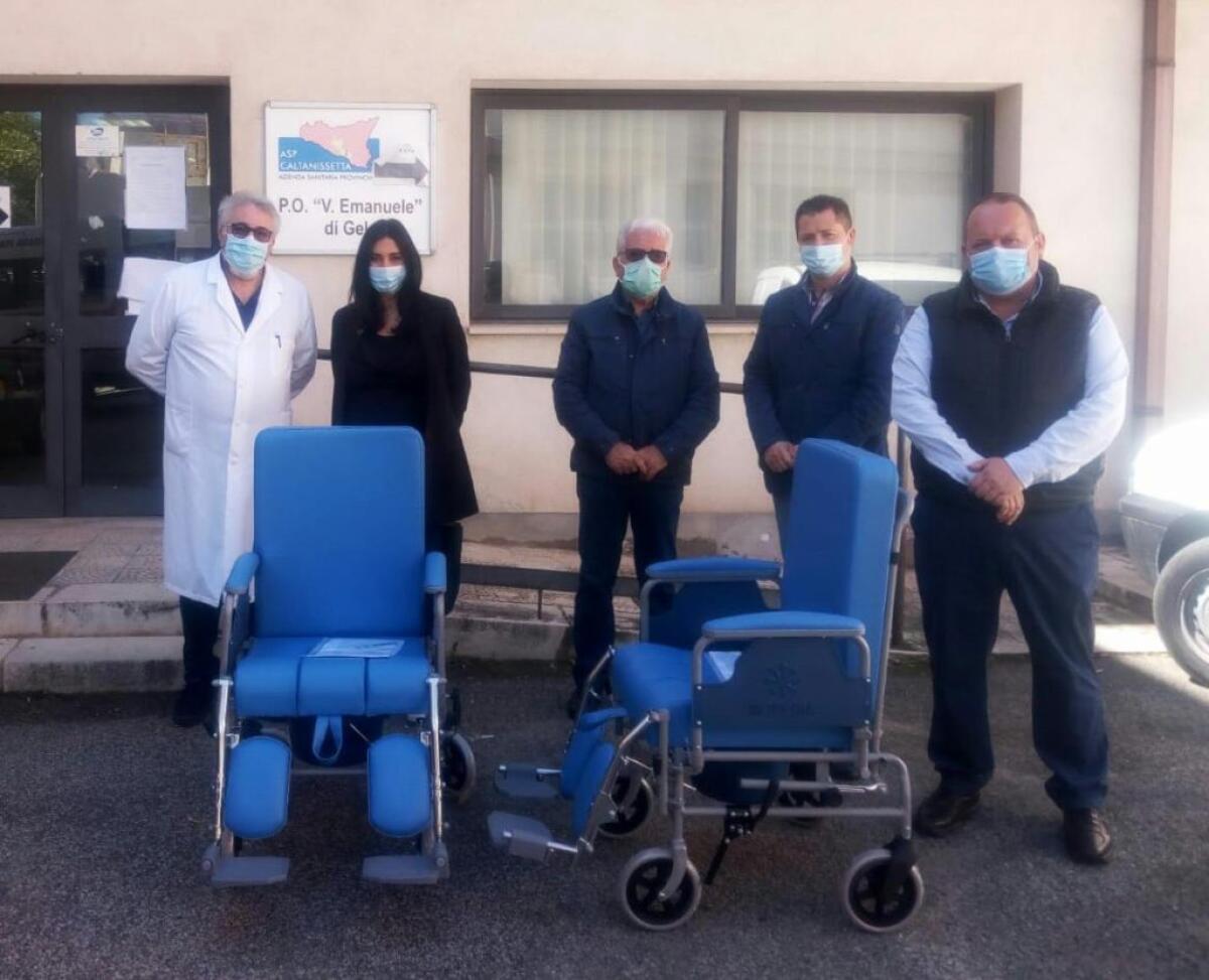 Associazioni donano sedie a rotelle all'ospedale, destinate a medicina e chirurgia - La consegna è avvenuta in ospedale