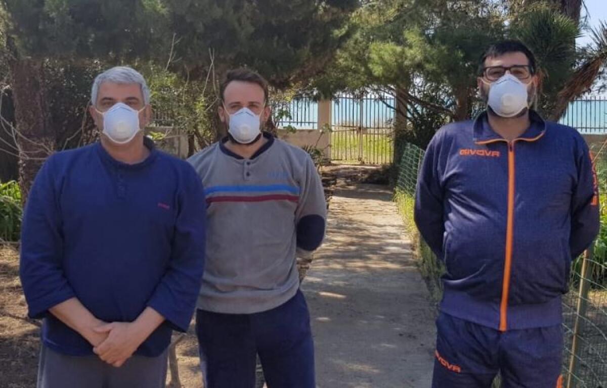Operai in attesa dei tamponi da 20 giorni. "Fateci riabbracciare le nostre famiglie" - 