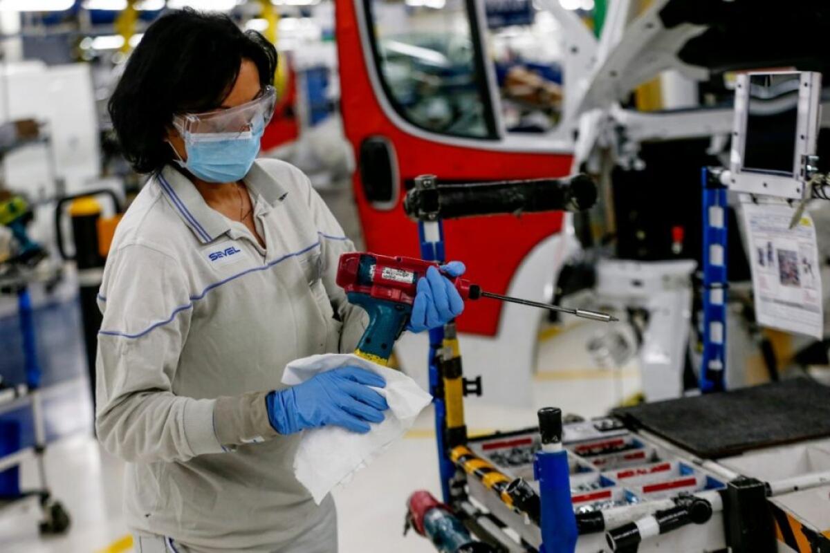 Coronavirus, Fca riavvia la produzione alla Sevel di Atessa - 