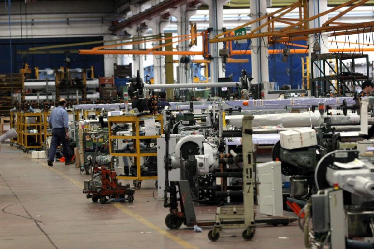 Industria, a febbraio fatturato e ordini in calo - 