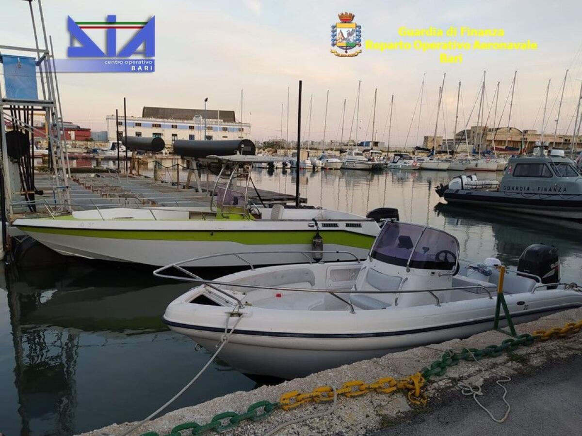 Una tonnellata di droga in 2 natanti dai Balcani in Puglia, 2 arresti - 