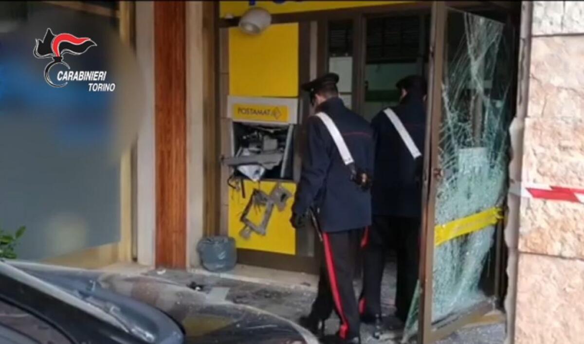 Facevano esplodere i Bancomat, sgominata una banda in Piemonte -