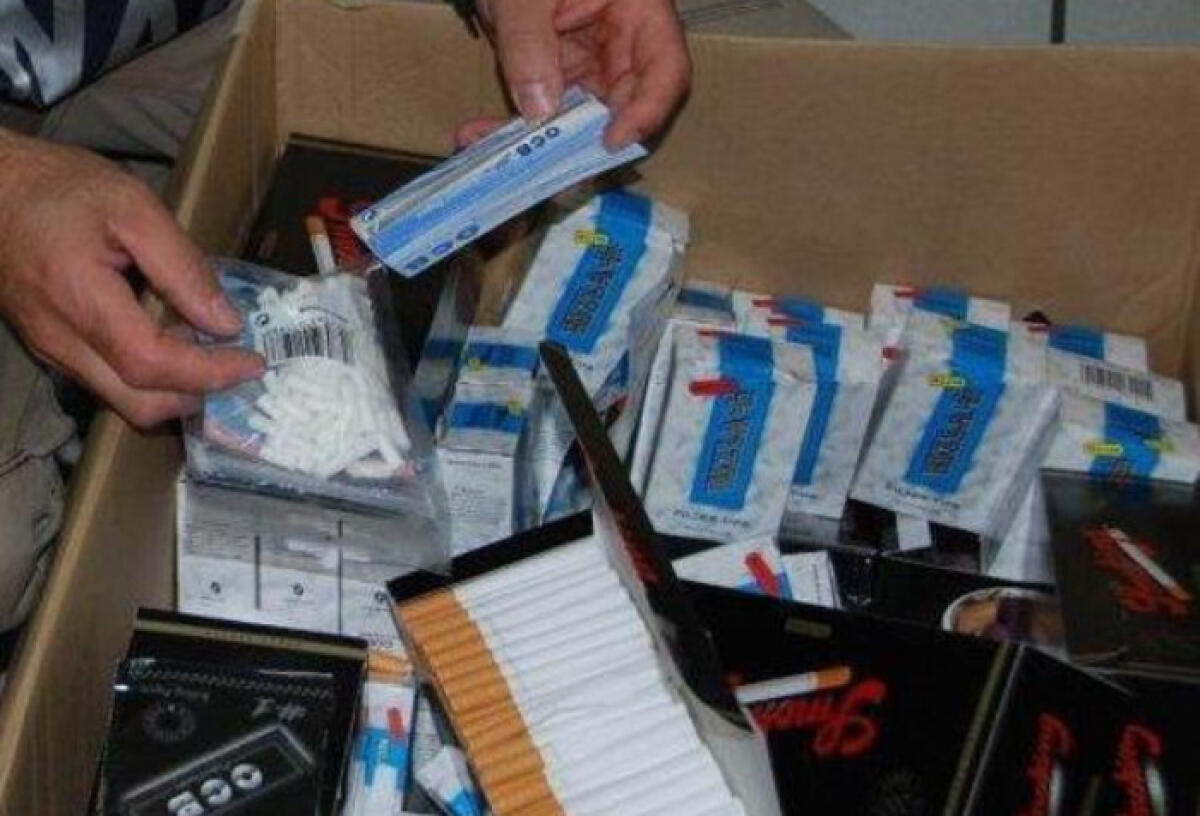 Maxi sequestro ad esercenti cinesi in città, migliaia di filtri e cartine irregolari - 