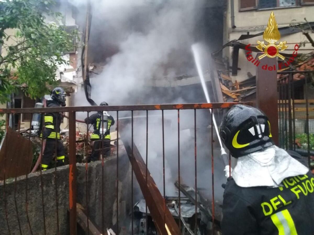 Esplosione in una villetta in provincia di Como, morto 21enne - 