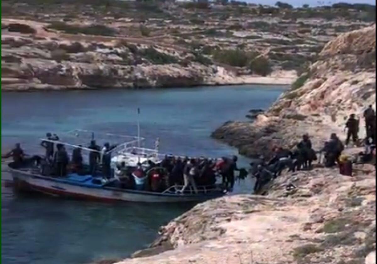 Nuovo sbarco di migranti a Lampedusa - 