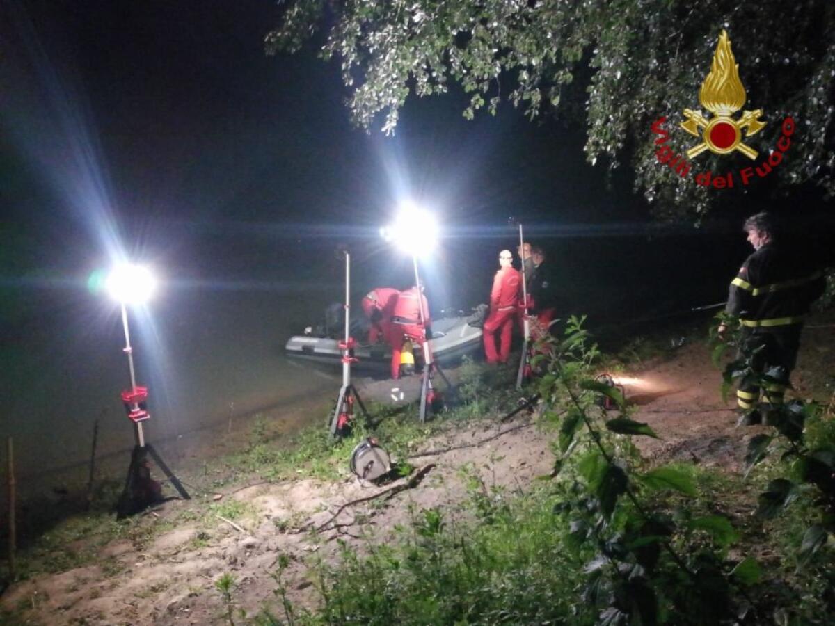 Individuato l’aereo precipitato nel Tevere, si cerca disperso - 