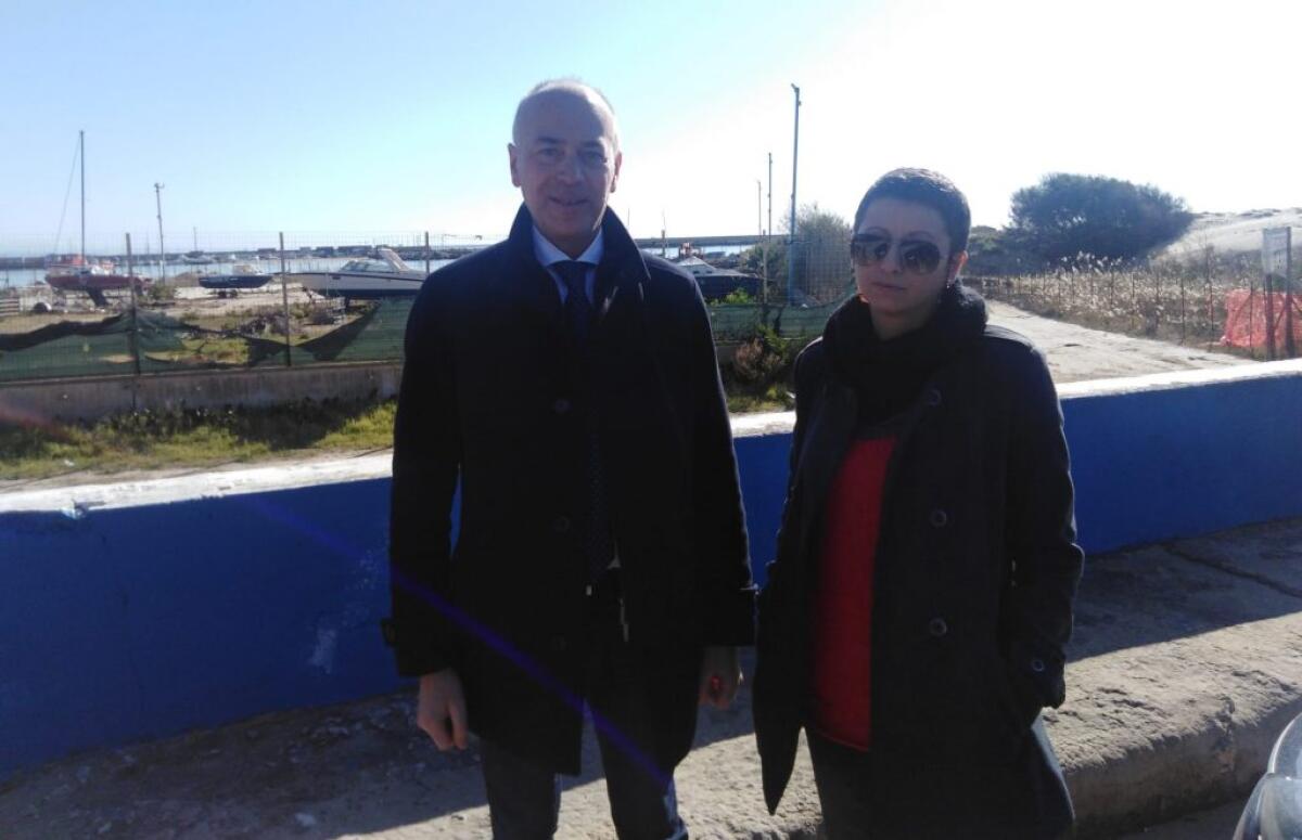 "M5s non farà accordi politici con Greco", Farruggia: "Tavolo avviato è solo tecnico" - Farruggia e il senatore Pietro Lorefice
