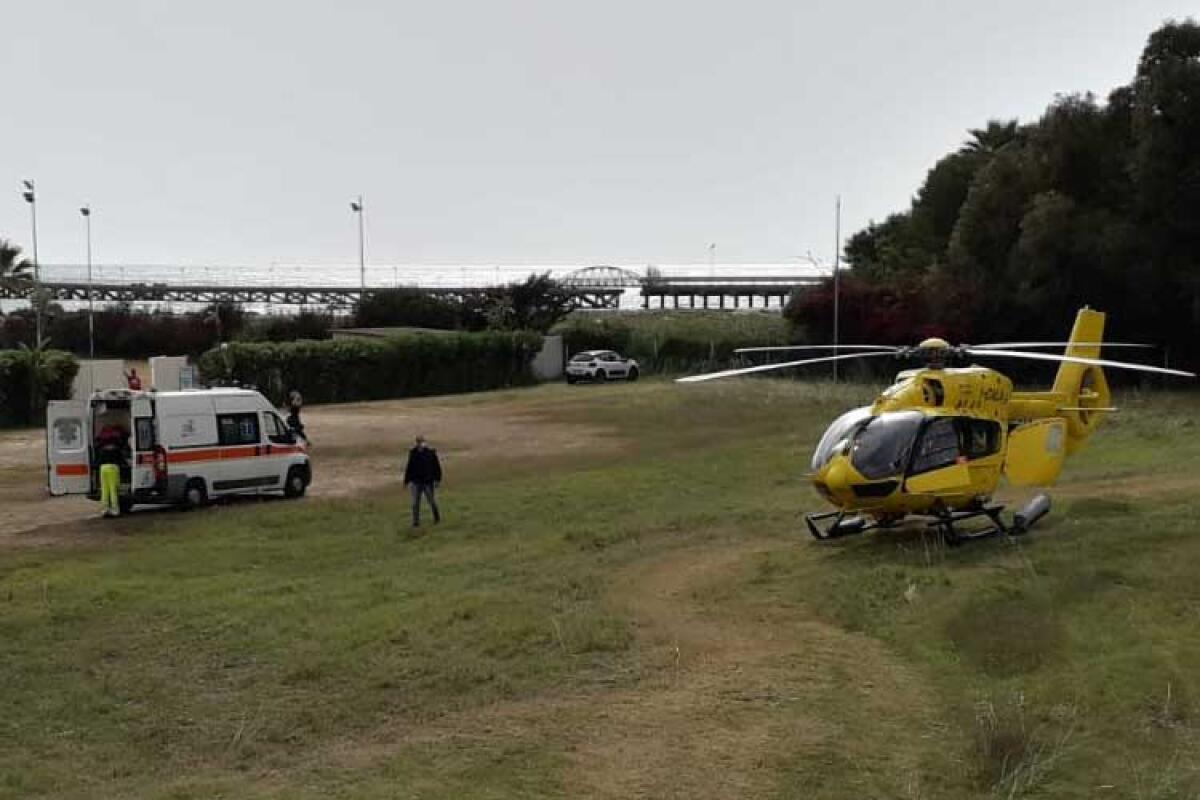 Cede abitazione, uomo in gravi condizioni - E' stato trasferito con l'elisoccorso