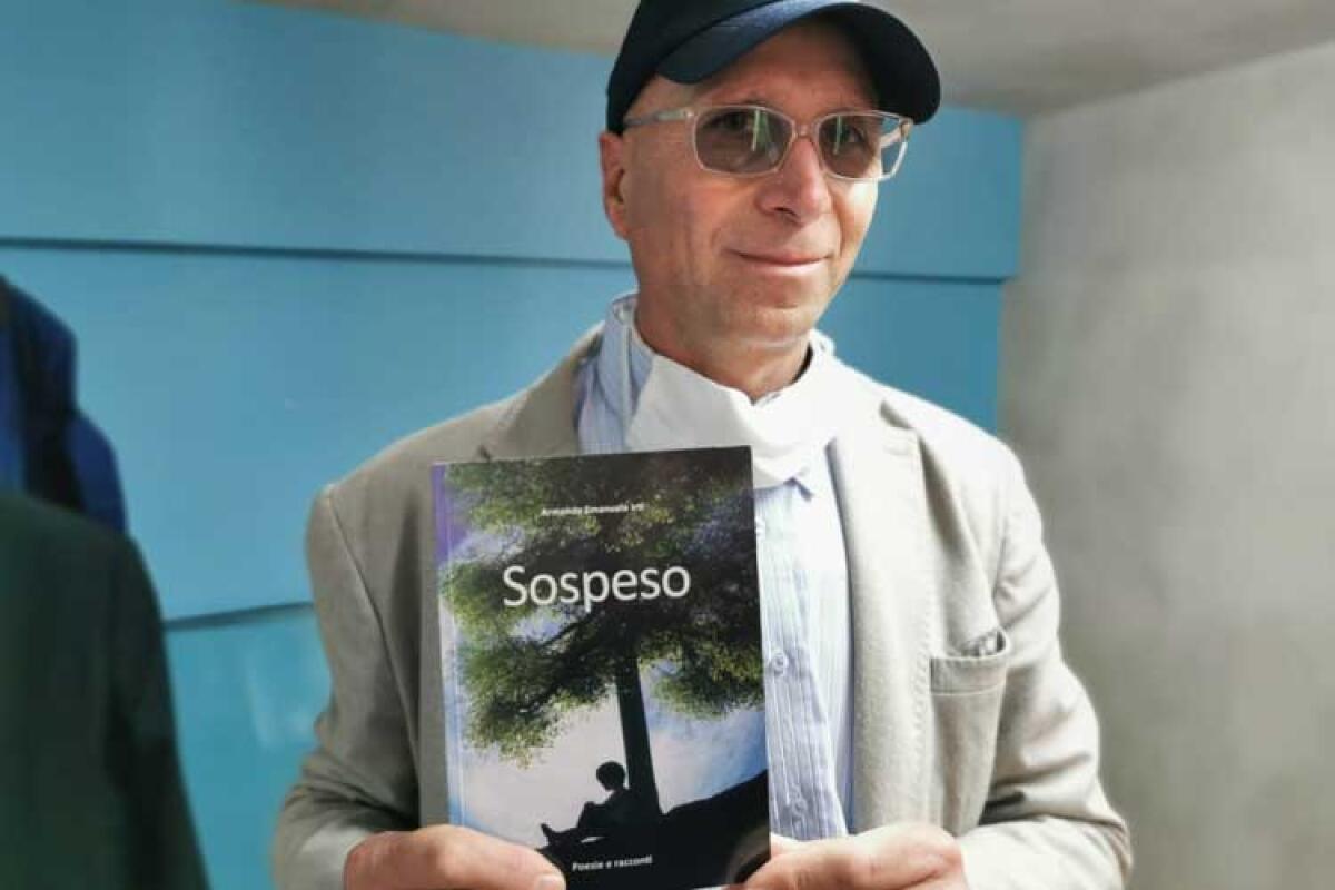 Viaggio nel suo ego tra poesie e racconti, ecco "Sospeso" di Armando Irti - Lo scrittore Armanto Irti mostra la sua ultima fatica "Sospeso".