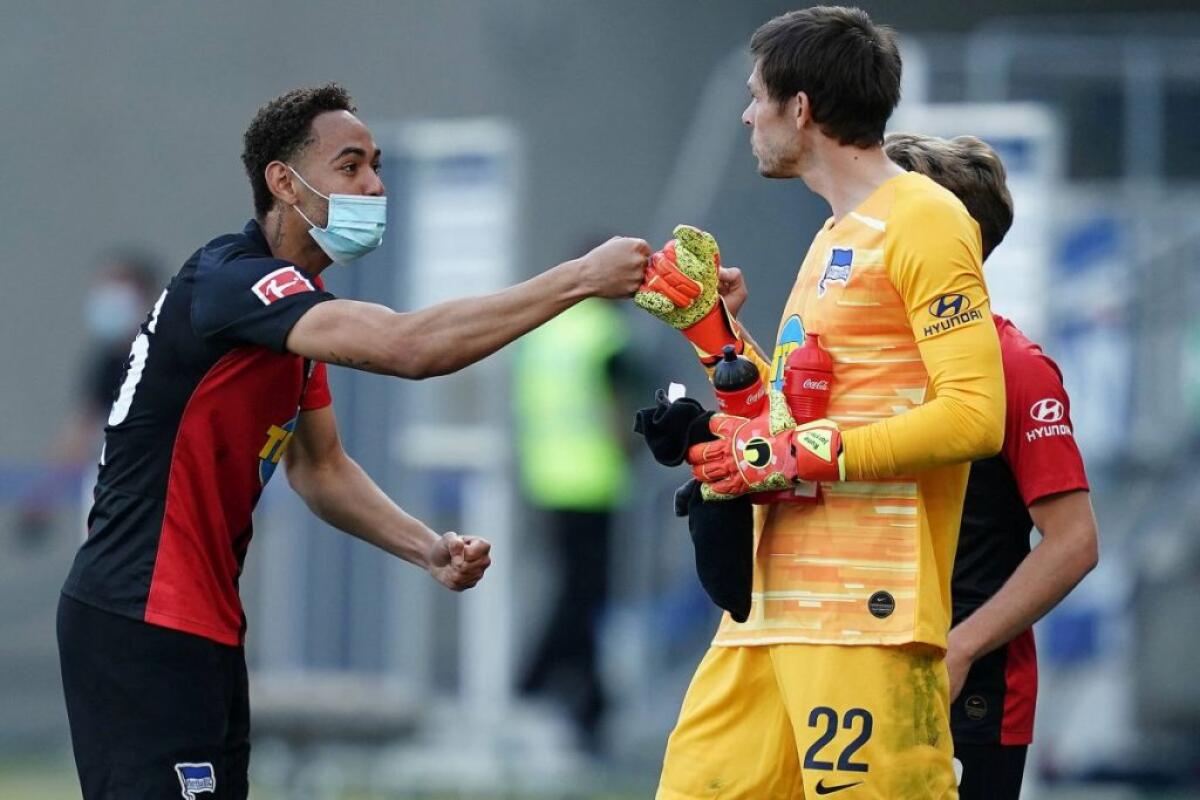 La Bundesliga riparte fra silenzi e mascherine, show Borussia Dortmund - 
