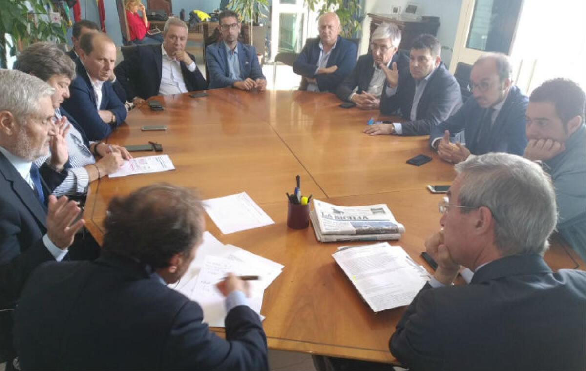 Misure per ripresa economica, è stallo: parti sociali attendono nuova convocazione - Un incontro in municipio sugli investimenti di Eni (immagini di repertorio) 