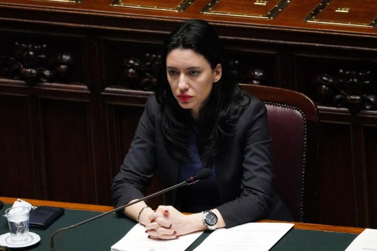 Scuola, Azzolina “Tra le opzioni meta’ studenti in classe e meta’ online” - 