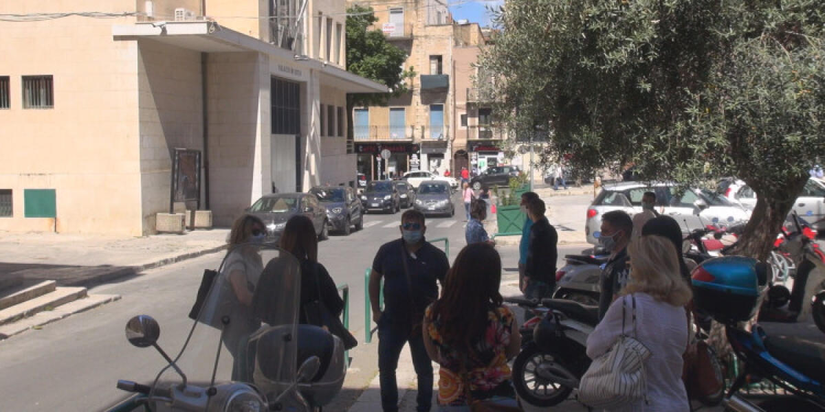 Vertice su Ipab "Aldisio", sindacati: "Non comprendiamo assunzioni personale esterno" - I lavoratori davanti al municipio