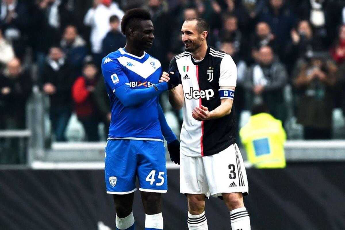 Chiellini “Balotelli da schiaffi”, Supermario “Almeno parlo in faccia” - 