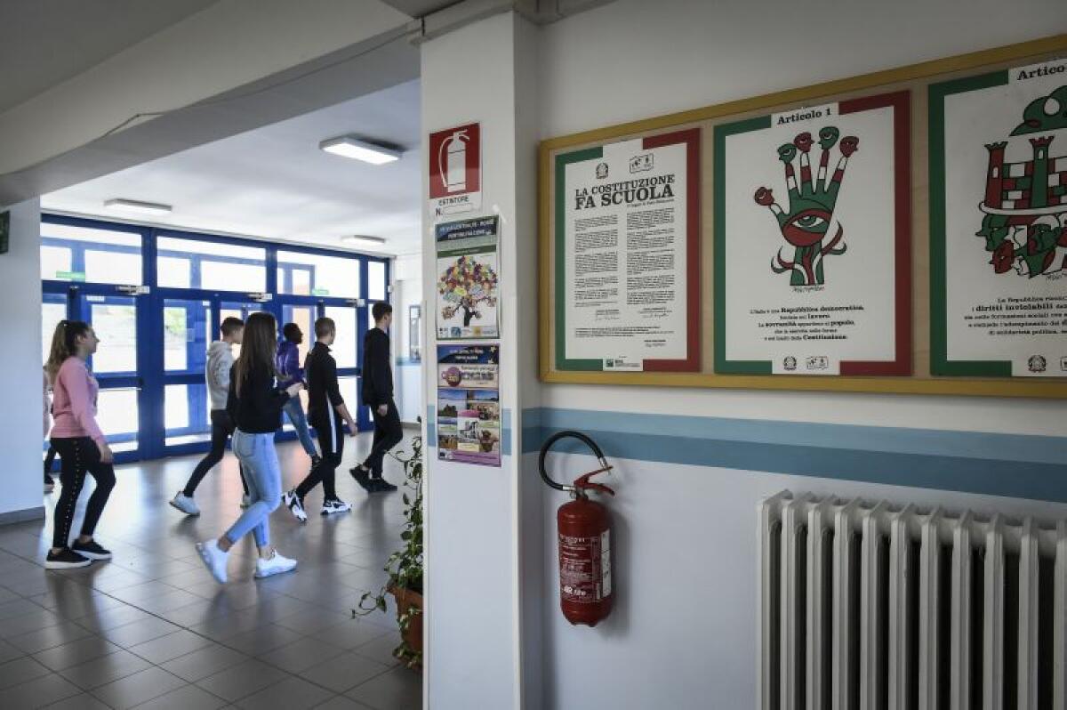 Scuola, definite le misure per il rientro a settembre - 
