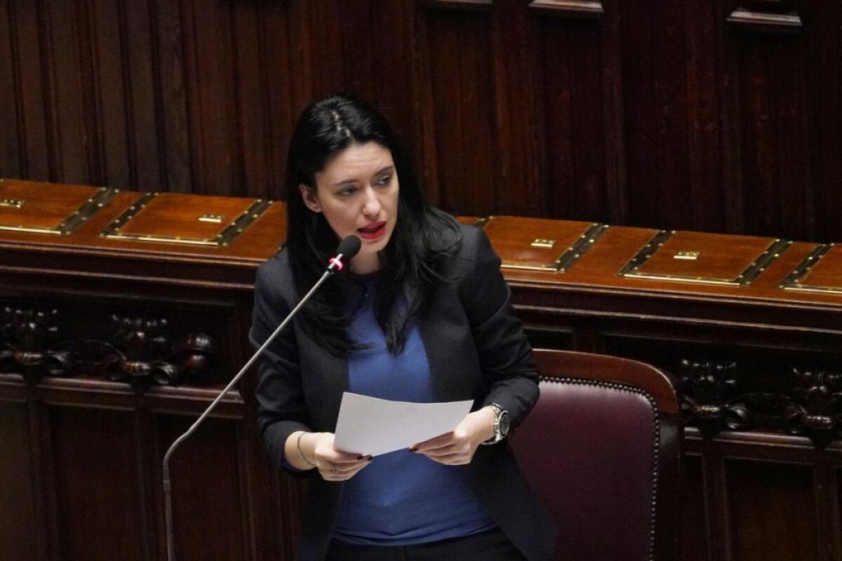Dopo minacce e insulti assegnata la scorta alla ministra Azzolina - 