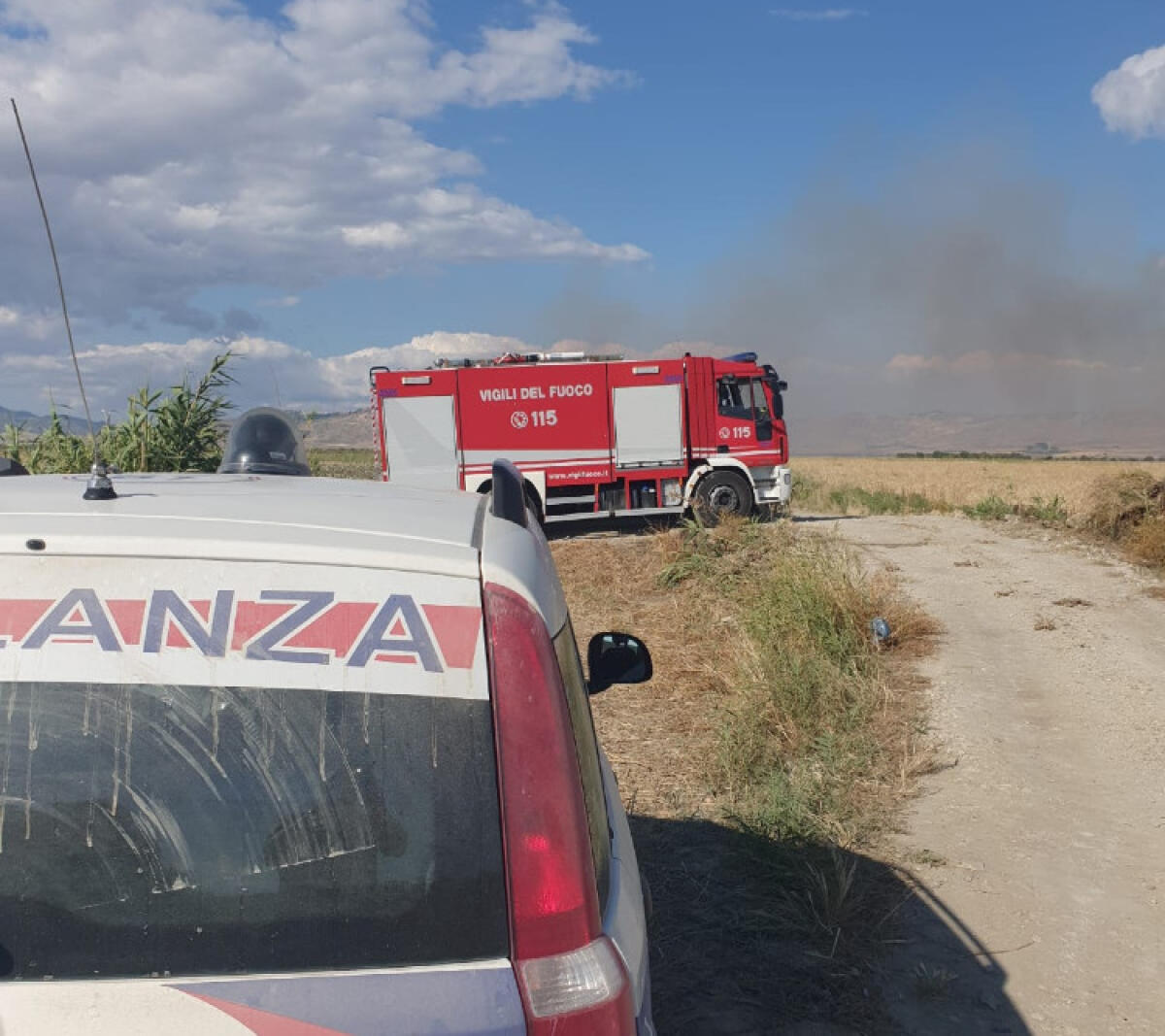 Rogo in contrada Tenna, ancora raccolti minacciati: guardie giurate lanciano allarme - Il rogo si è sviluppato in un terreno coltivato a grano