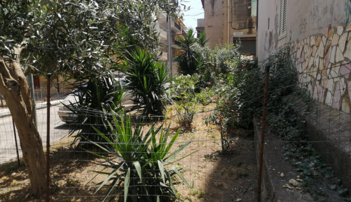 Un messaggio contro il degrado, a Carrubbazza un piccolo giardino curato dai residenti - La zona curata direttamente dai cittadini