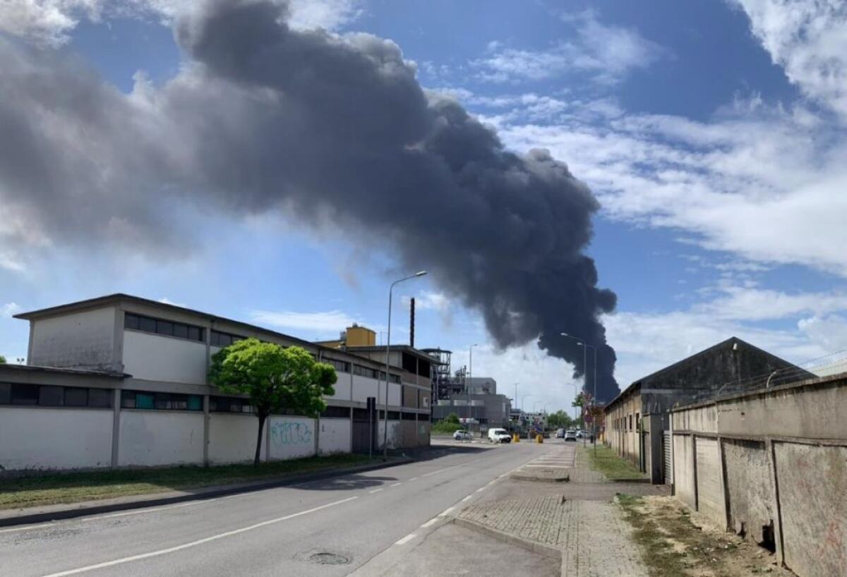 Incendio in un’azienda chimica a Marghera - 