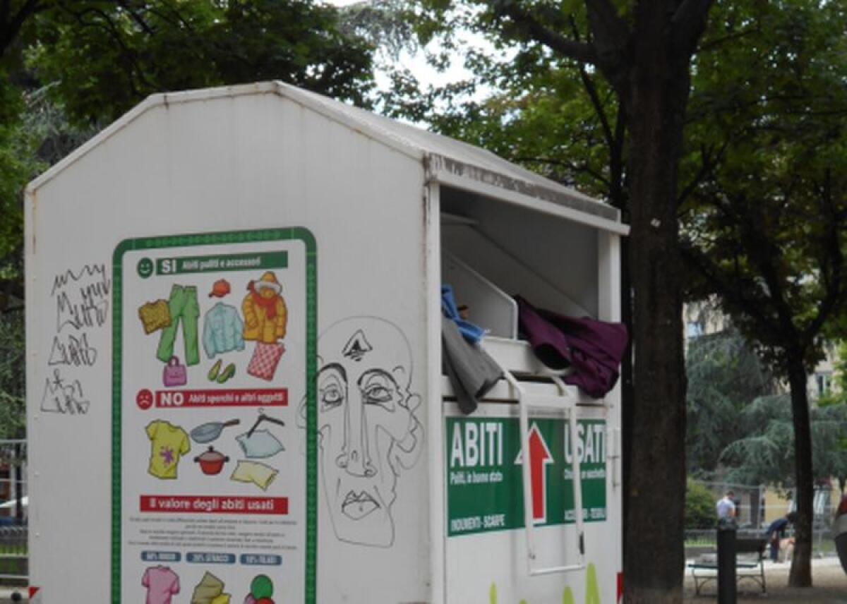 Raccolta differenziata dei rifiuti urbani tessili in crisi - 