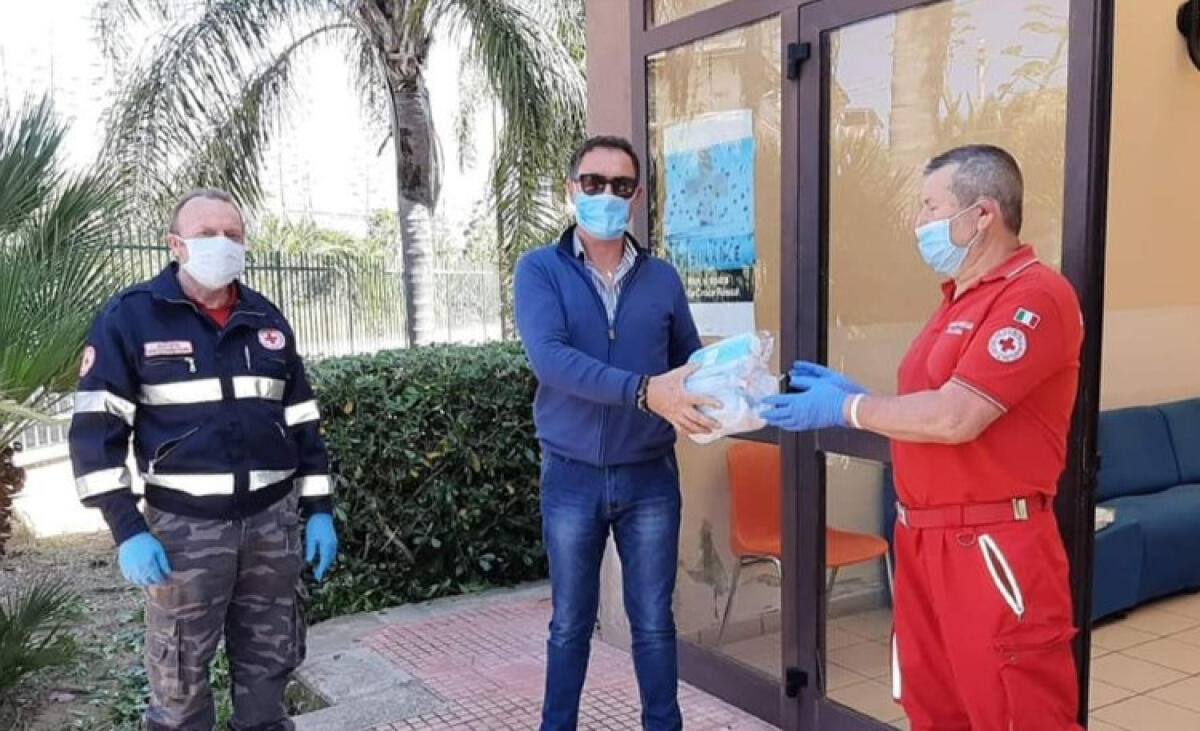 Cassa edile dona mascherine e generi alimentari, "vicini alle comunità che soffrono" - La donazione alla Croce Rossa