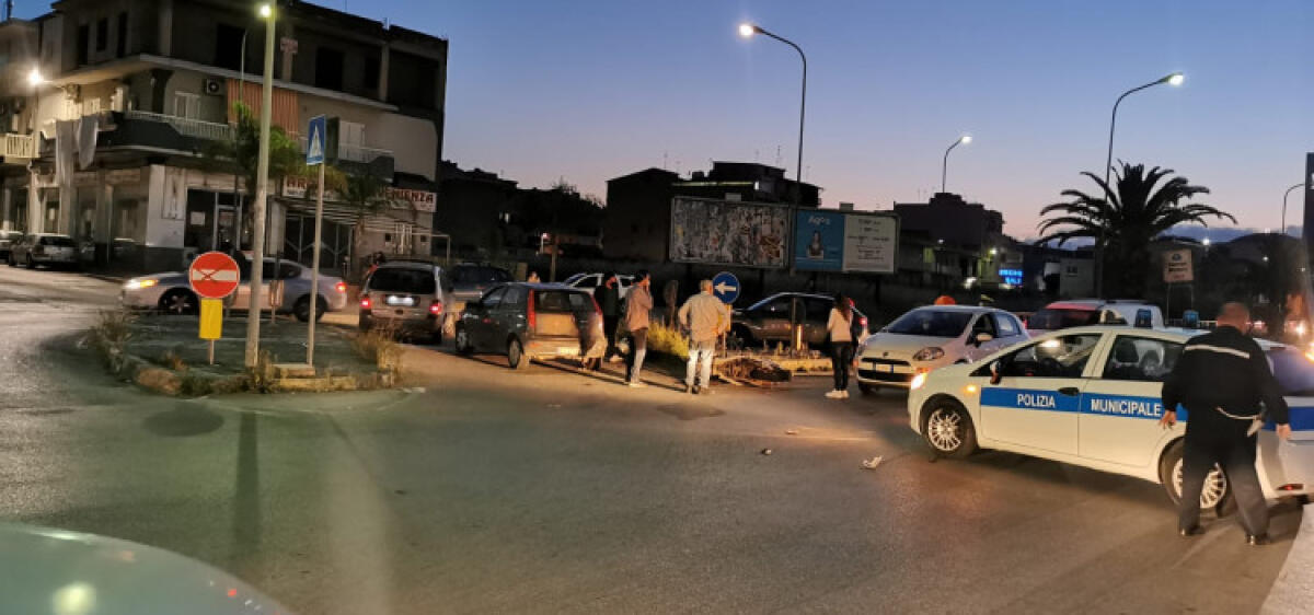 Fase 2 con l'incidente in via Venezia, scooterista trasferito in ospedale - 