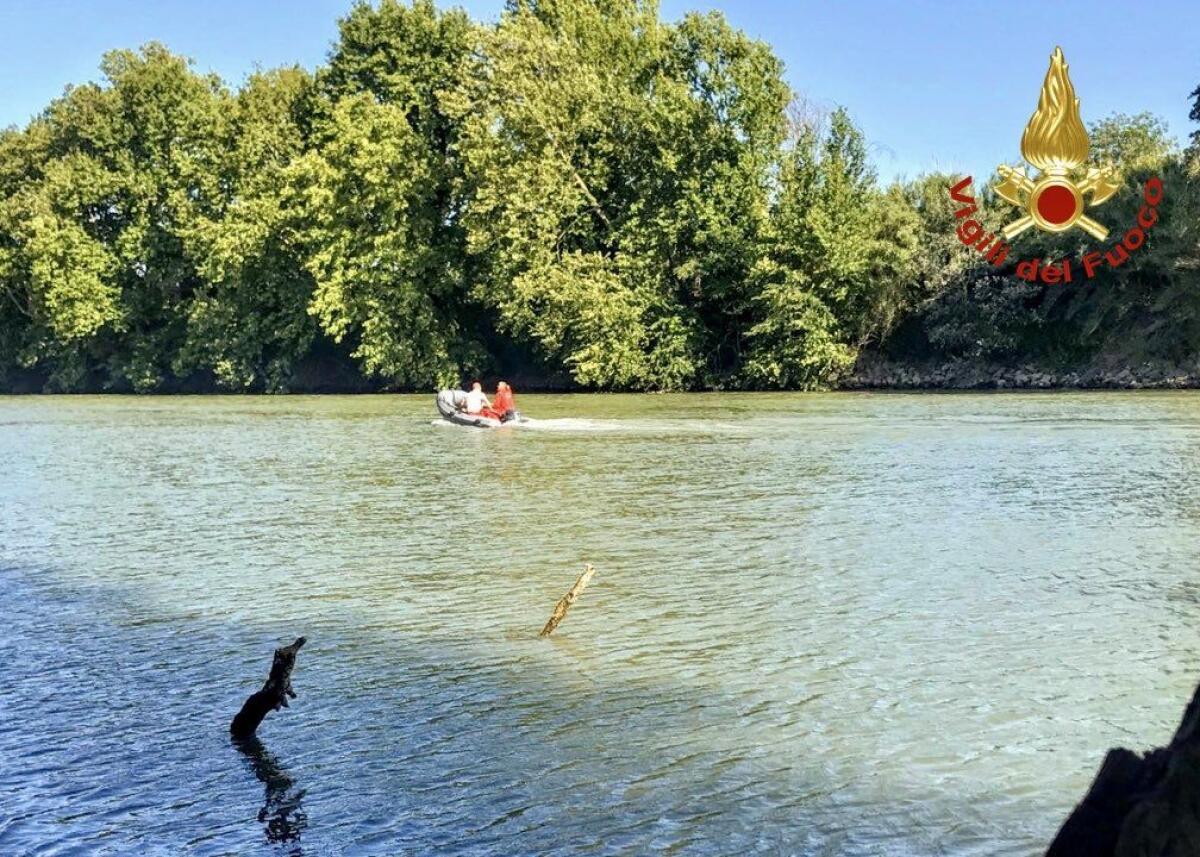 Aereo nel Tevere, recuperato il corpo del ragazzo disperso - 