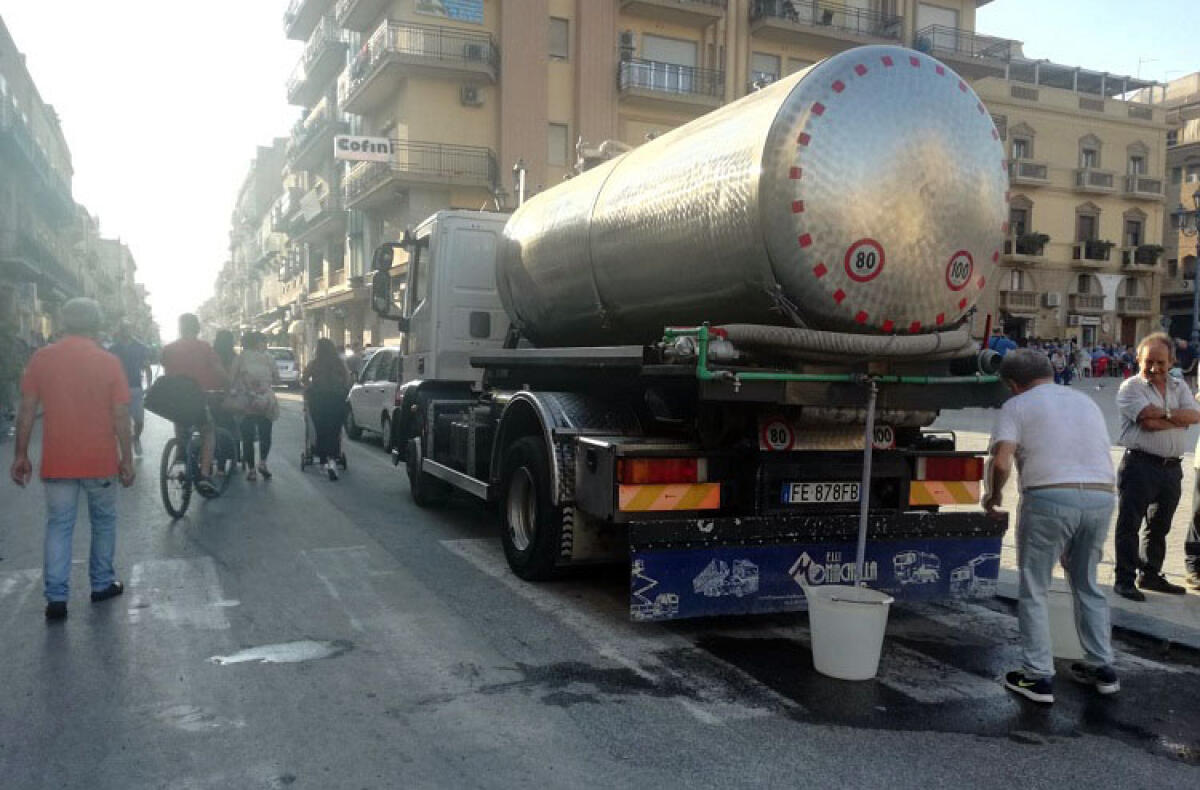 Senza acqua anche da sedici giorni, Cgil: "Questa è totale inciviltà" -