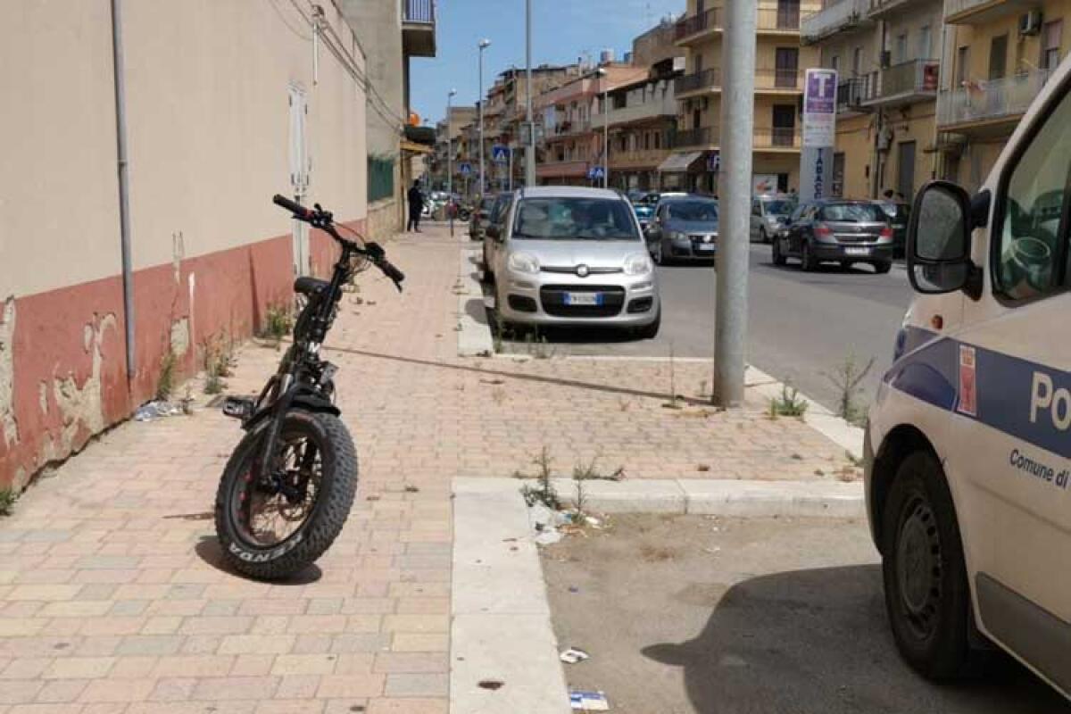 Dramma in via Recanati, muore tredicenne: era in sella ad una bici elettrica - L'incidente mentre era in sella ad una bici elettrica
