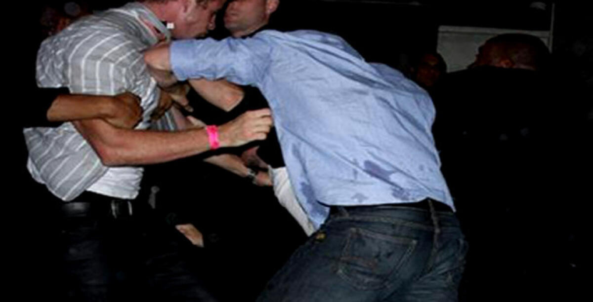 Spedizione punitiva per vendicare danni al locale a Riesi - 