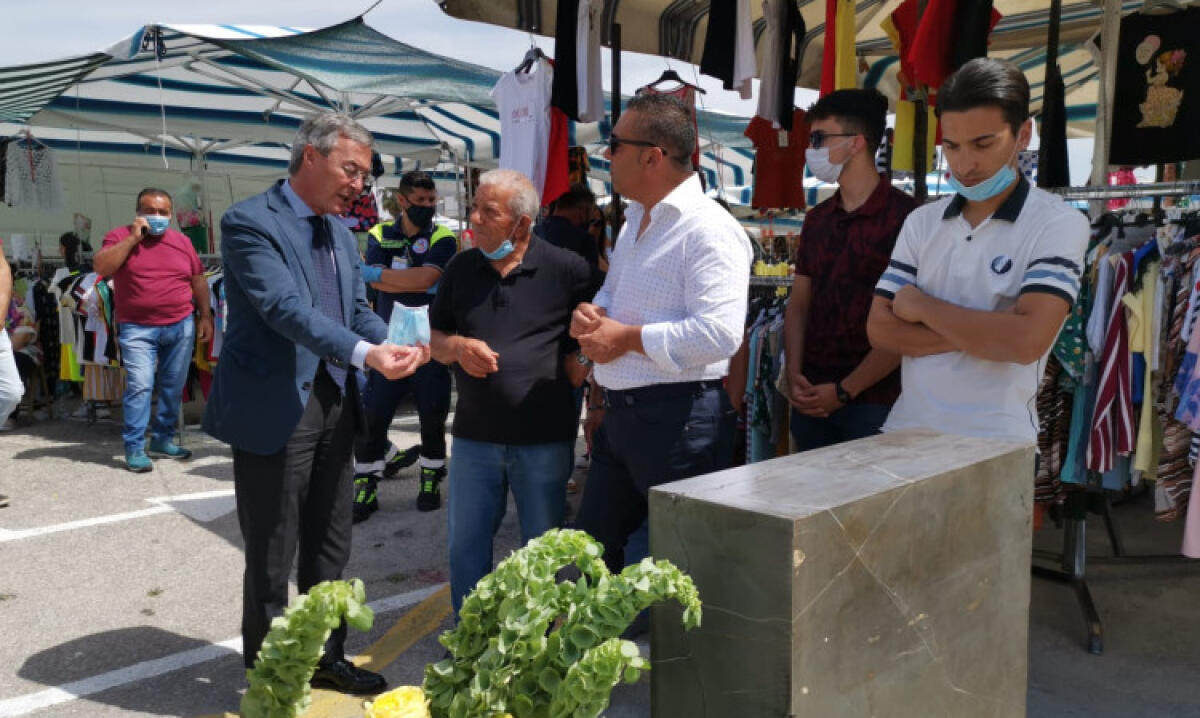 "Un atto sentito", Greco con i parenti delle vittime dell'esplosione: "Ora area sicura" - Il sindaco con i familiari delle vittime