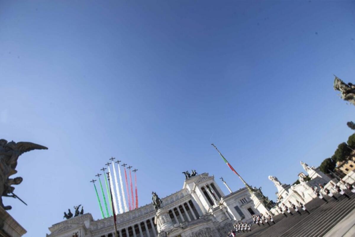 2 giugno, Mattarella depone corona all’Altare della Patria - 