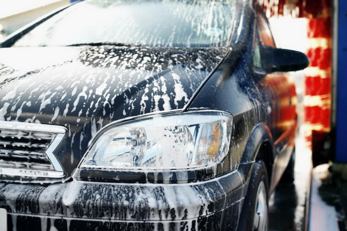 Lavare l'auto nel post covid costa dai 13 ai 20 euro, l'ira consumatori - 