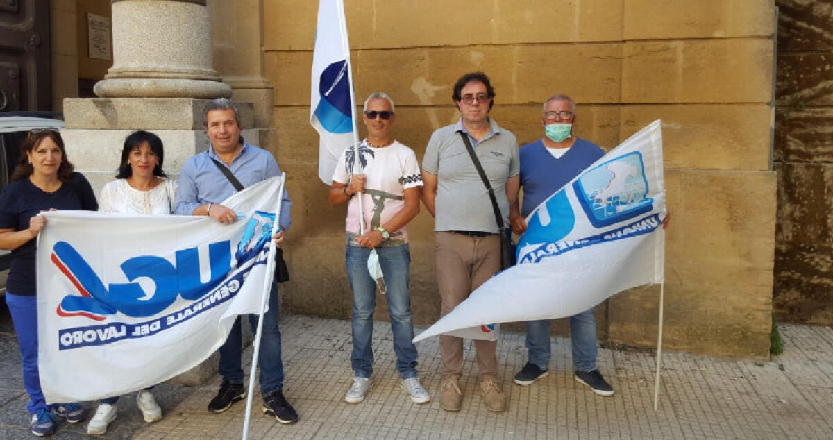 Metalmeccanici Ugl, "più ammortizzatori sociali e blocco licenziamenti" - Sit-in in prefettura