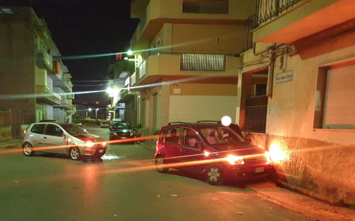 Violento impatto tra auto a Settefarine, quattro feriti: trasferiti in ospedale - Lo scontro a Settefarine