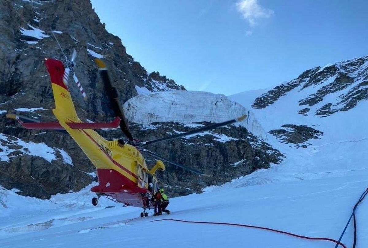 Aosta, recuperato il corpo dell’alpinista caduto in un crepaccio - 