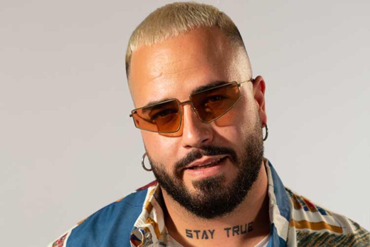 Etichetta gelese in vetta alla classifica "Indie Italia", esordio di successo per Joe Boscaglia - Nella foto in alto: Joe Boscaglia autore del brano "Estoy buscando la felicidad".