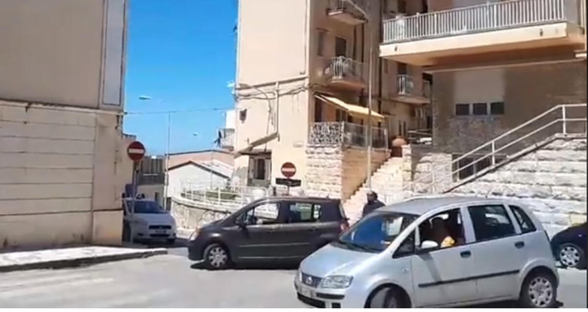 Caos e proteste, traffico paralizzato per "preparativi" Ztl sul lungomare - La zona a ridosso del lungomare è rimasta inaccessibile per ore