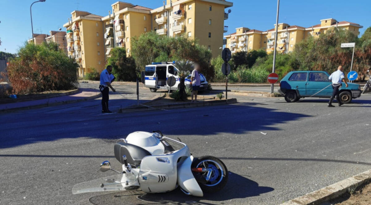 Scooterista ferito a Scavone, impatto con auto ad incrocio Macchitella - 