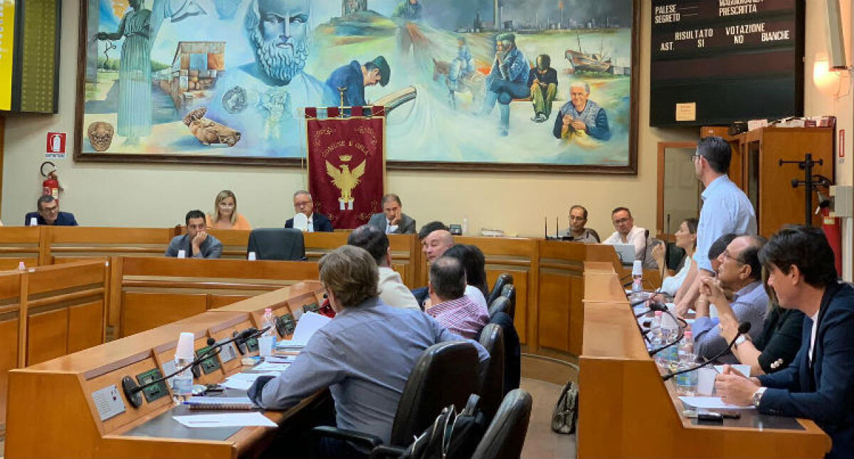 "A maggioranza 14 seggi e non 15", a Caltanissetta entra Petitto: caso analogo a Gela - 