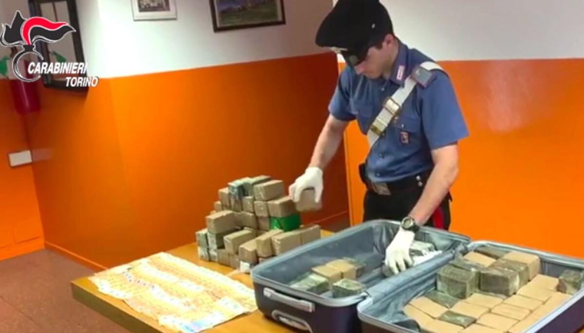 In Taxi con 50 kg di hashish, tre arresti a Torino - 