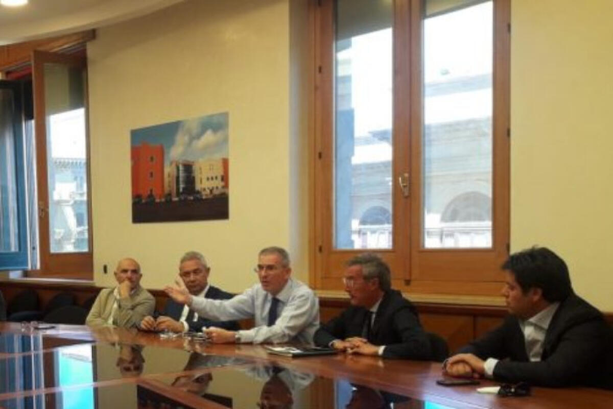 "Darsena in gara a fine anno", vertice a Palermo: "Rifinanziati lungomare e svincolo" - A Palermo c'era anche l'amministrazione comunale