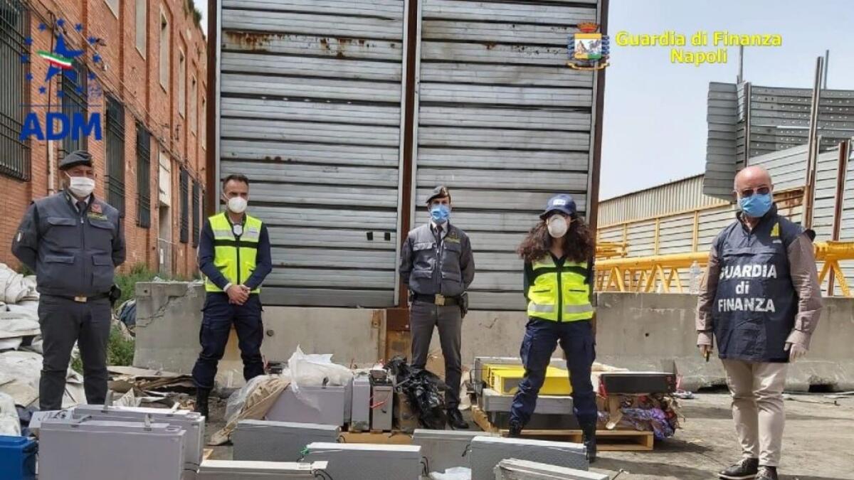 Napoli, sequestrate 42 tonnellate di rifiuti speciali diretti in Africa - 