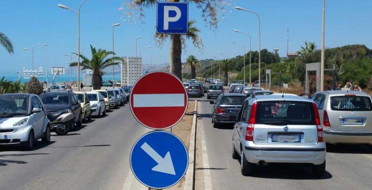 Furti auto bagnanti sul lungomare, arresto ventenne convalidato: avrà obbligo firma - 