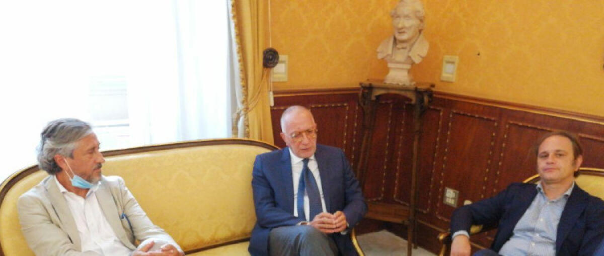 Servizio idrico, passaggio ad Ati: Conti, "valuteremo anche risoluzione contratto" - Alongi e i vertici Ati (immagini di repertorio)