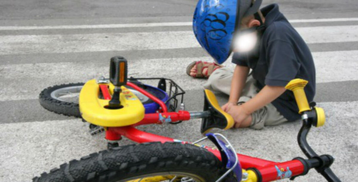 Cade dalla bicicletta, grave bambino: operato e verso trasferimento - 