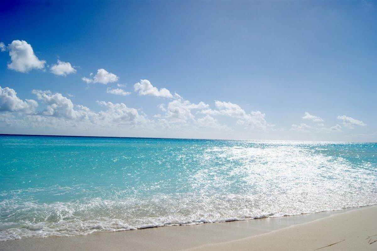 In vacanza pochi laureati e per agosto 4 camere su 10 prenotate - 