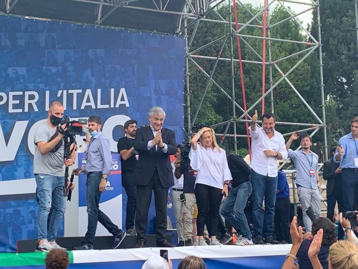 Centrodestra in piazza contro Conte, Salvini “Mi fido di Berlusconi” - 