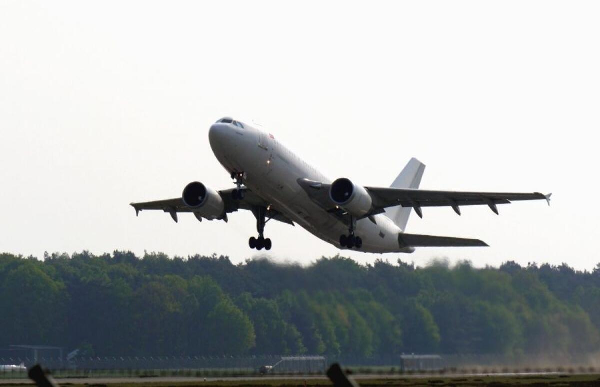 Voucher al posto dei rimborsi, procedimenti contro Alitalia e Volotea -