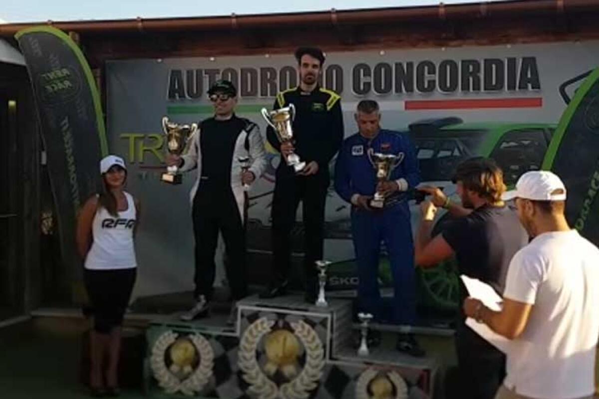 Il "rookie" Emilio Damante vince in Formula Junior, esordio di successo sulla pista Concordia - Emilio Damante sul gradino più alto del podio al suo esordio in Formula Junior, campionato regionale "Rent for race".